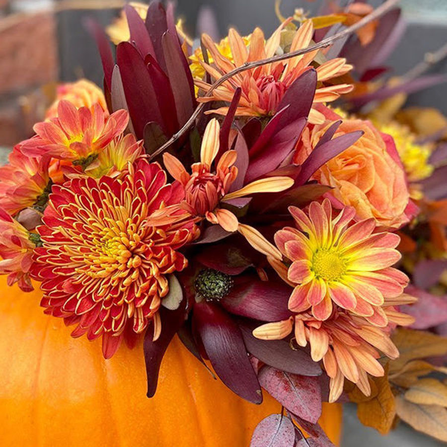 This DIY Pumpkin Flower Vase Will Step Up Your Deco